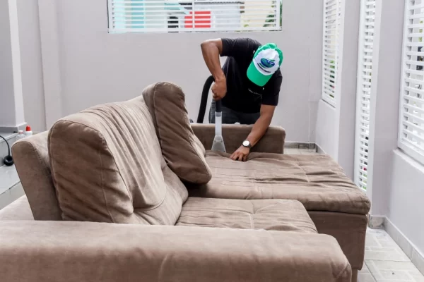 Limpeza e higienização de sofás - Image 2